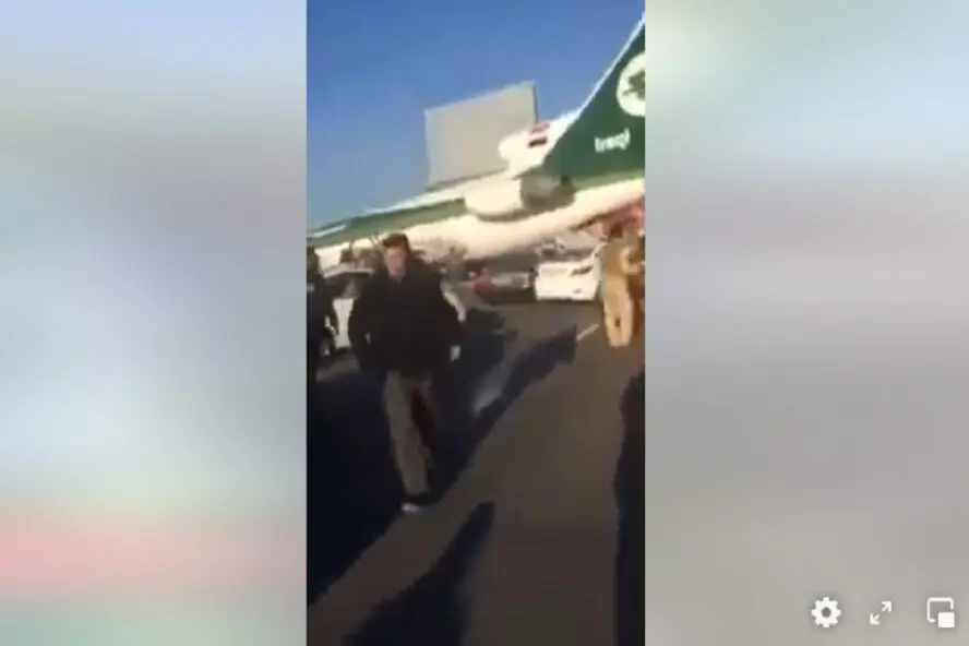 ادعاء طائرة تهبط اضطراريا الخطوط العراقية في الشوارع مضلل فتبينوا
