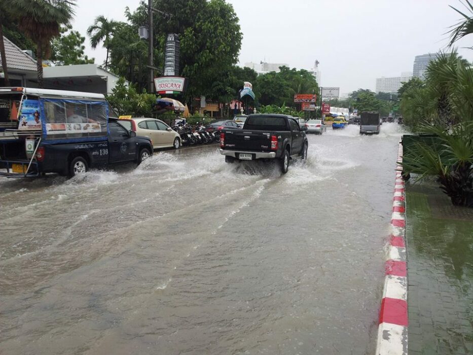 صورة حقيقية فيضانات وقعت في مدينة Pattaya تايلاند