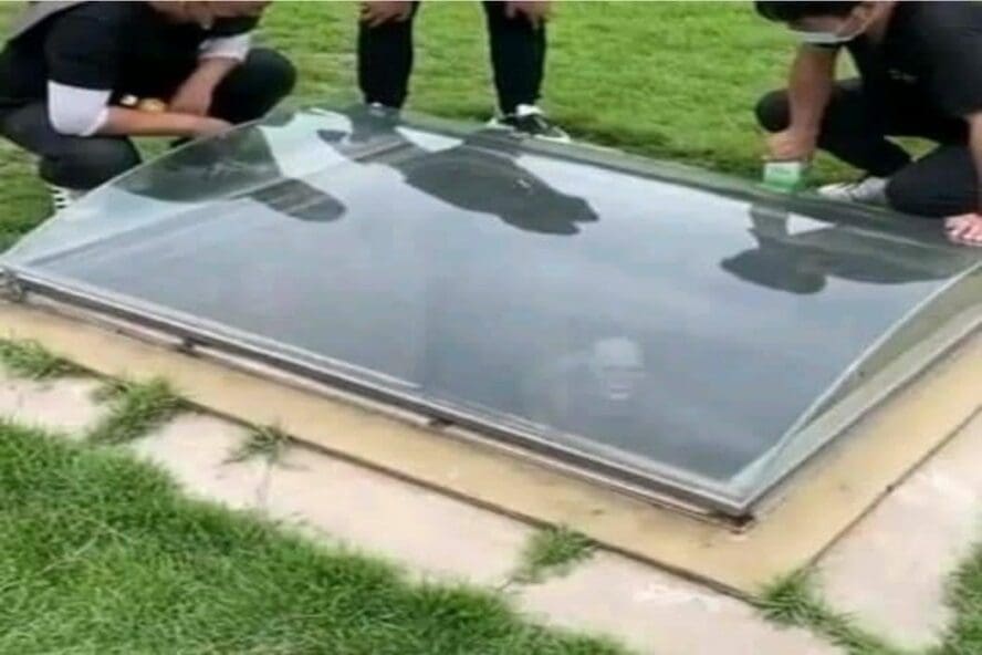 هذه صورة حفر قرابين قديمة أثرية