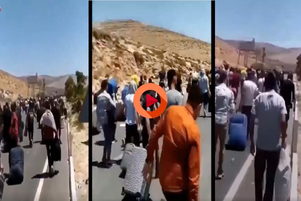 سوريين عائدين إلى بلادهم